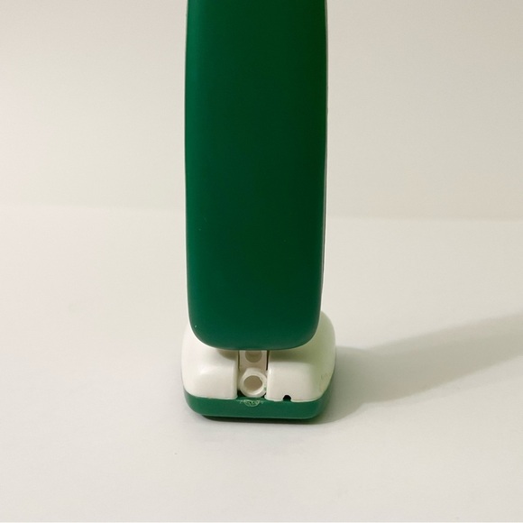 Vintage Sindy Pedigree Vacuum Cleaner and Garbage Can Doll Accessories - Picture 4 of 16